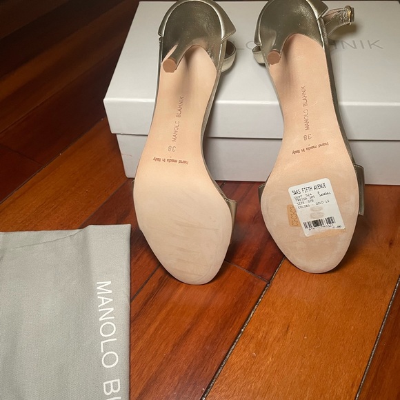 Manolo Blahnik gold ankle strap sandal - Picture 4 of 7